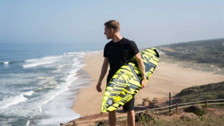 Porsche und Sebastian Steudtner präsentieren Surfboard